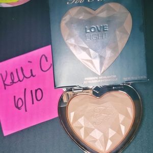 Too faced love light highlighter
